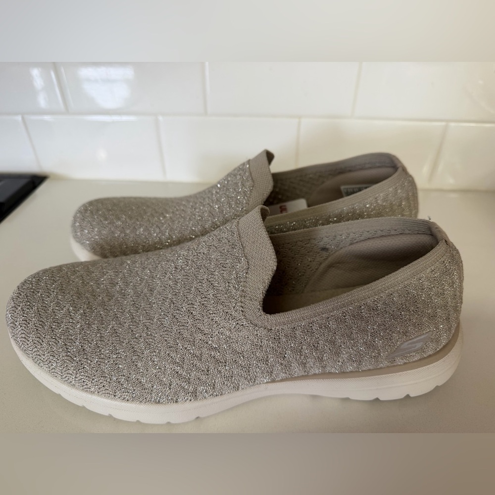 Ladies Tan Skechers - Picture 6 of 12